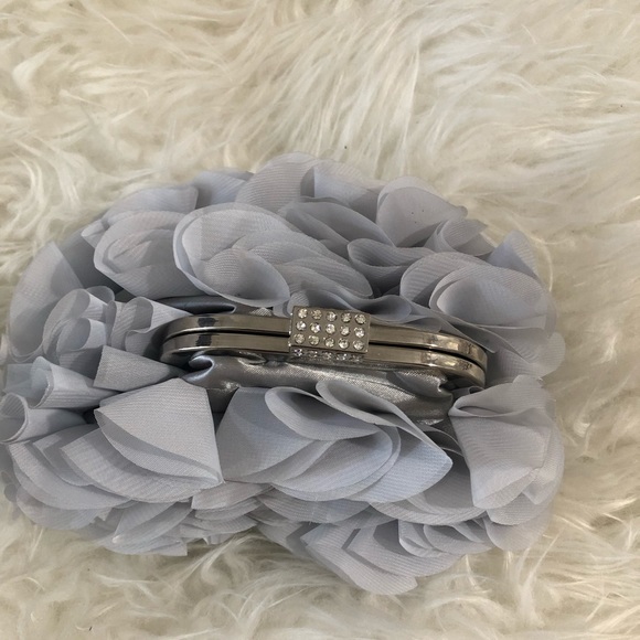 RUFFLE CLUTCH - Picture 6 of 8